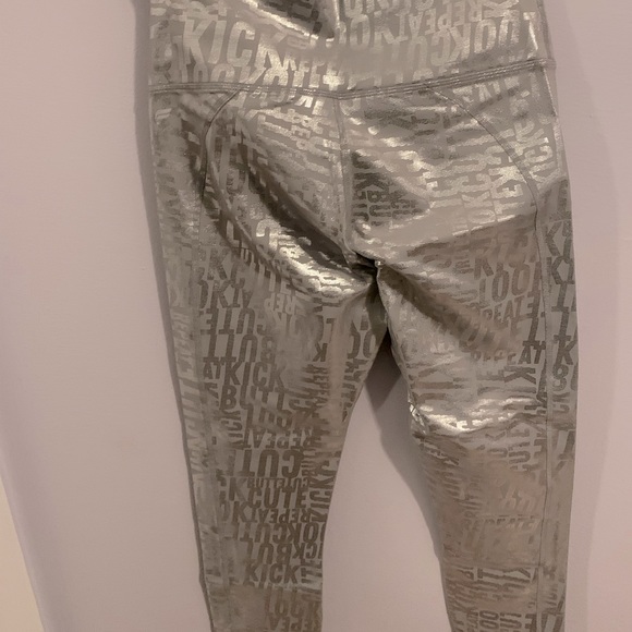 High Waisted Powerhold 7/8 Legging - Picture 2 of 2